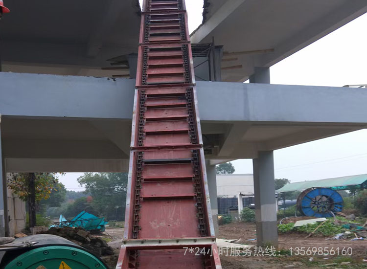 刮板輸送機在輸送污泥時出現(xiàn)傳動鏈條跳牙卡頓拉不動是什么原因